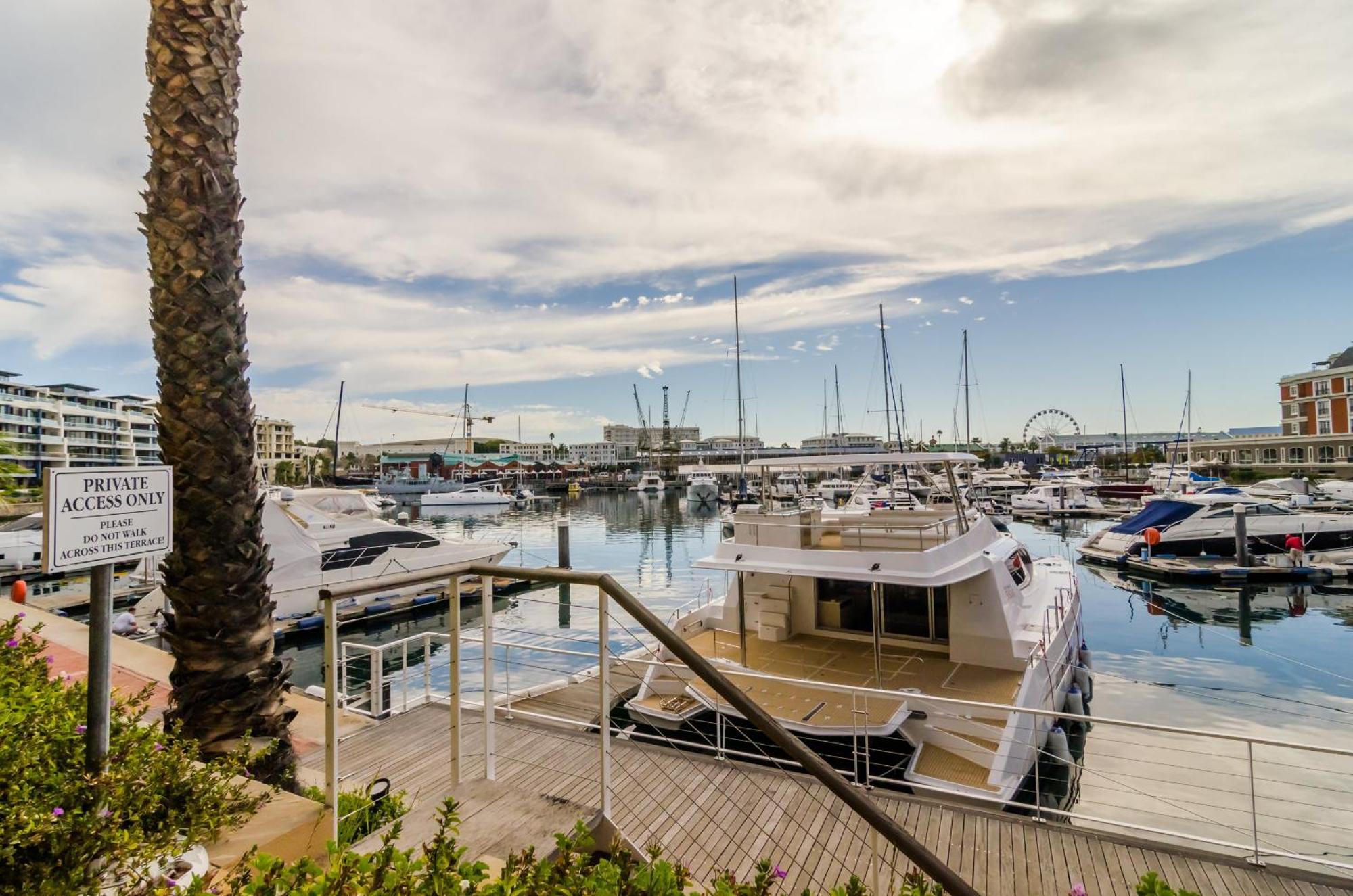 Mountain Marina Luxury Apartment *
